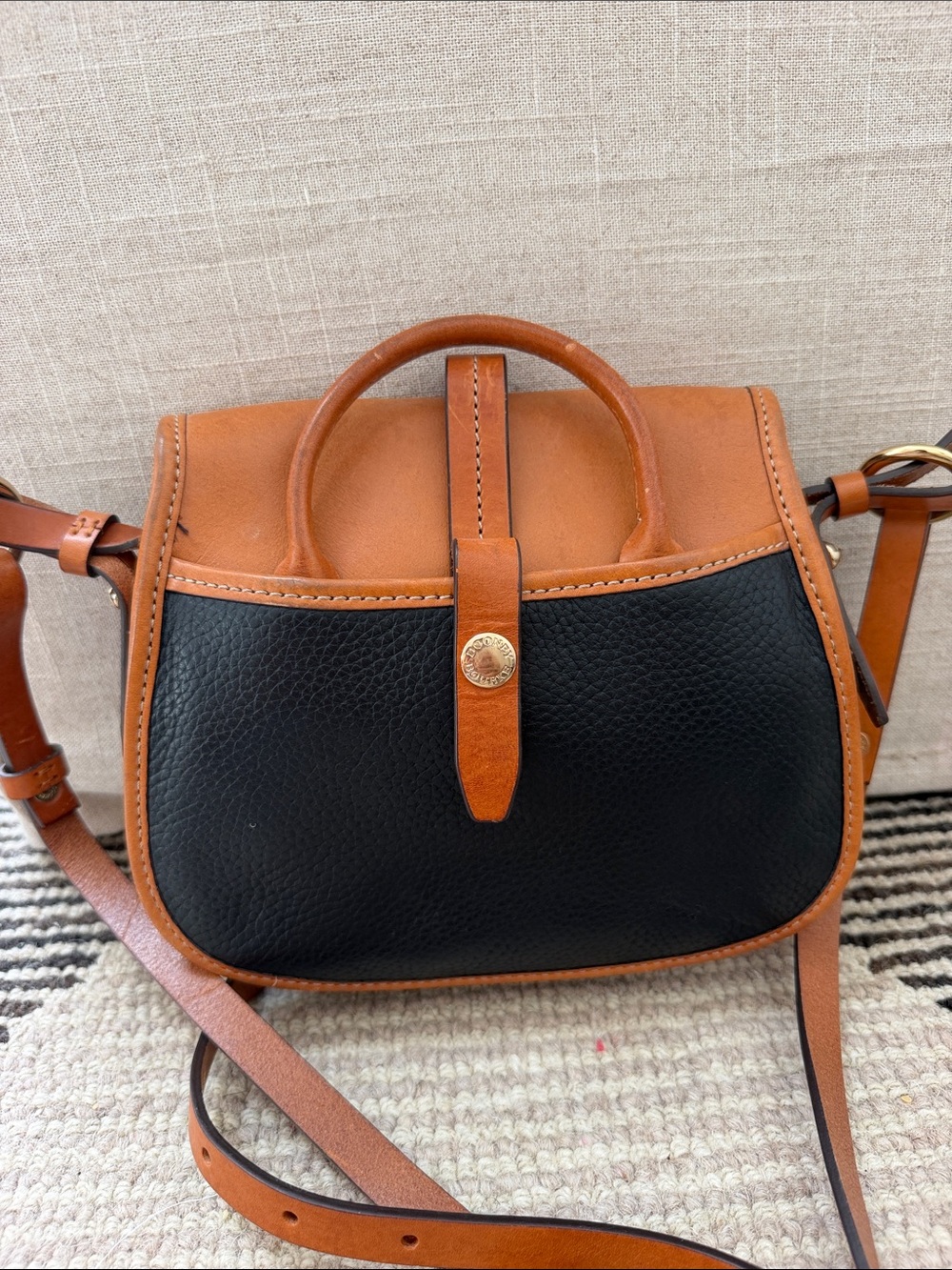 Vintage Dooney & Bourke Black and Brown Leather Crossbody Saddle Bag - Picture 4 of 6